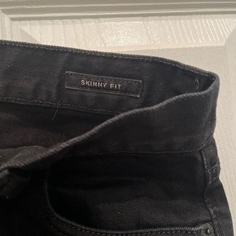 AGolde Riley High Rise Slim Leg Shorts In Vortex - Picture 6 of 7